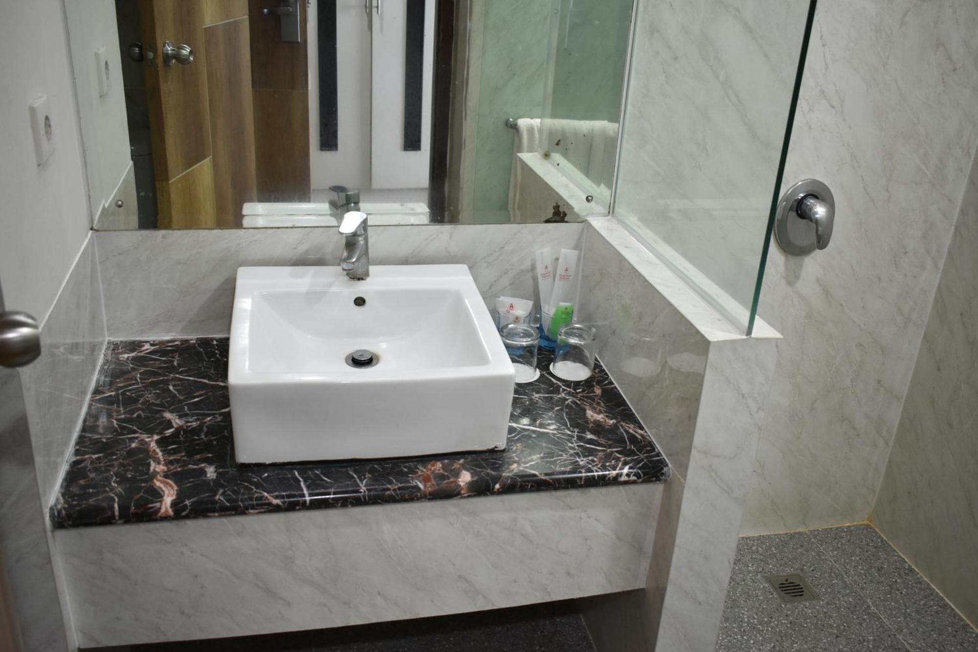 Abadi Hotel Malioboro Yogyakarta By Tritama Hospitality Exteriör bild